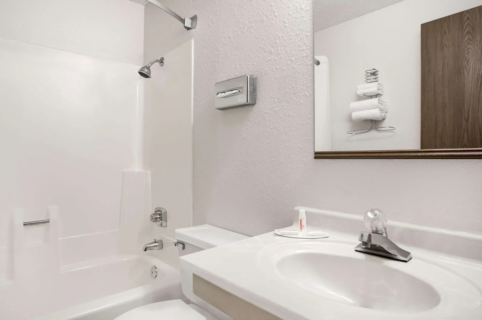 Super 8 by Wyndham Willmar