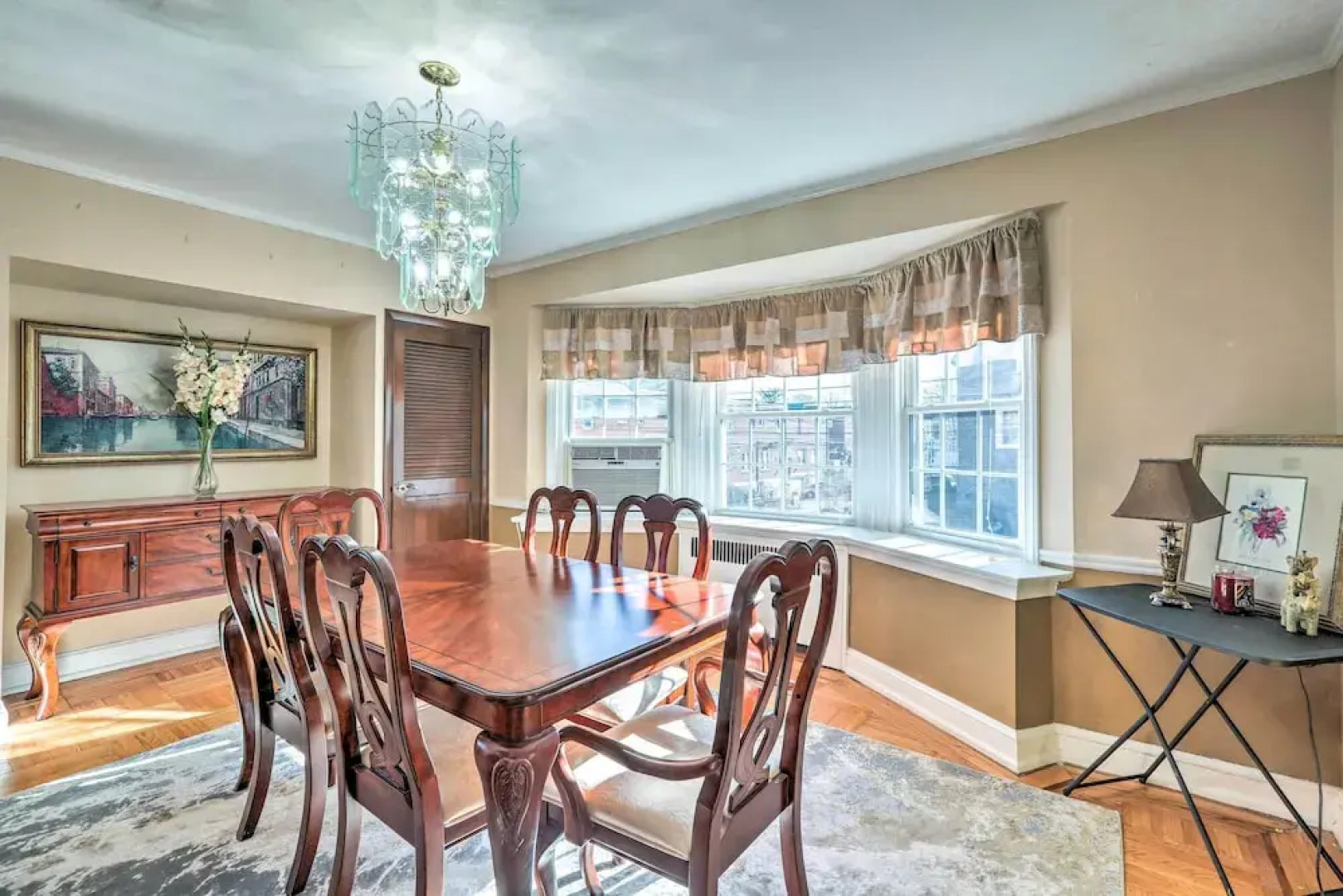 Yeadon Townhome w/ Porch, 7 Mi to Center City