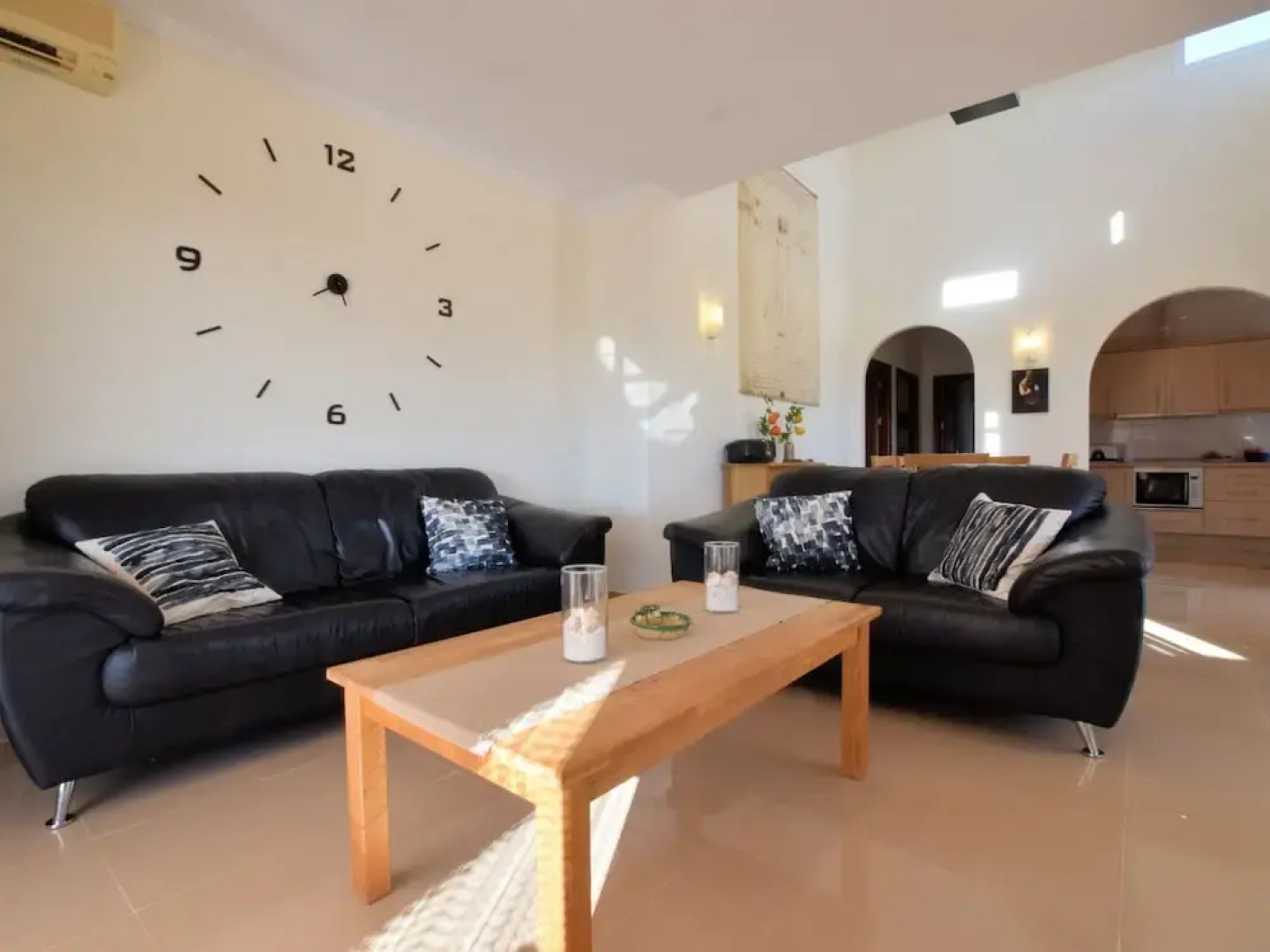 Luxurious Villa in Arenas with Swimming Pool