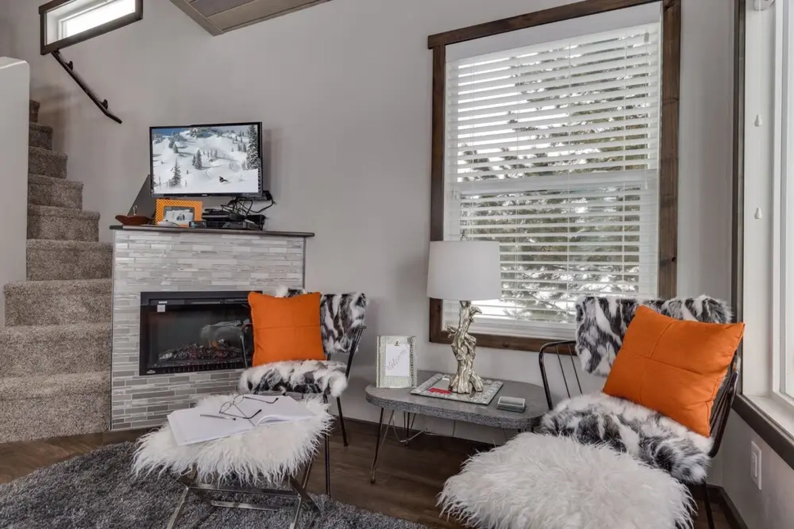 Hickory-dickory Hollow