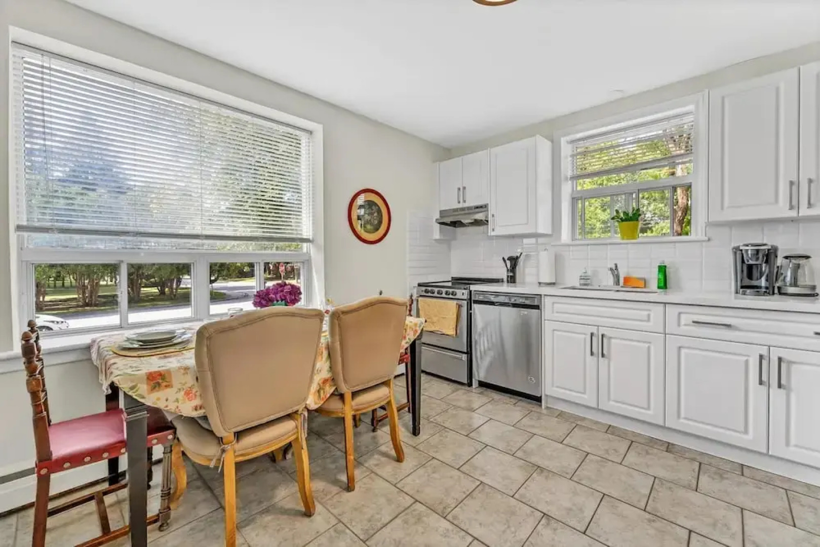 Private 2bdrm Newly Renovated - Furnished apt - U3