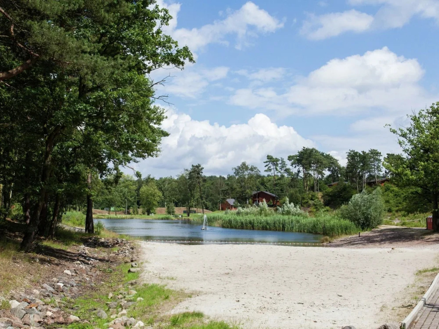Wooden Holiday Home with Microwave near Brunssummerheide