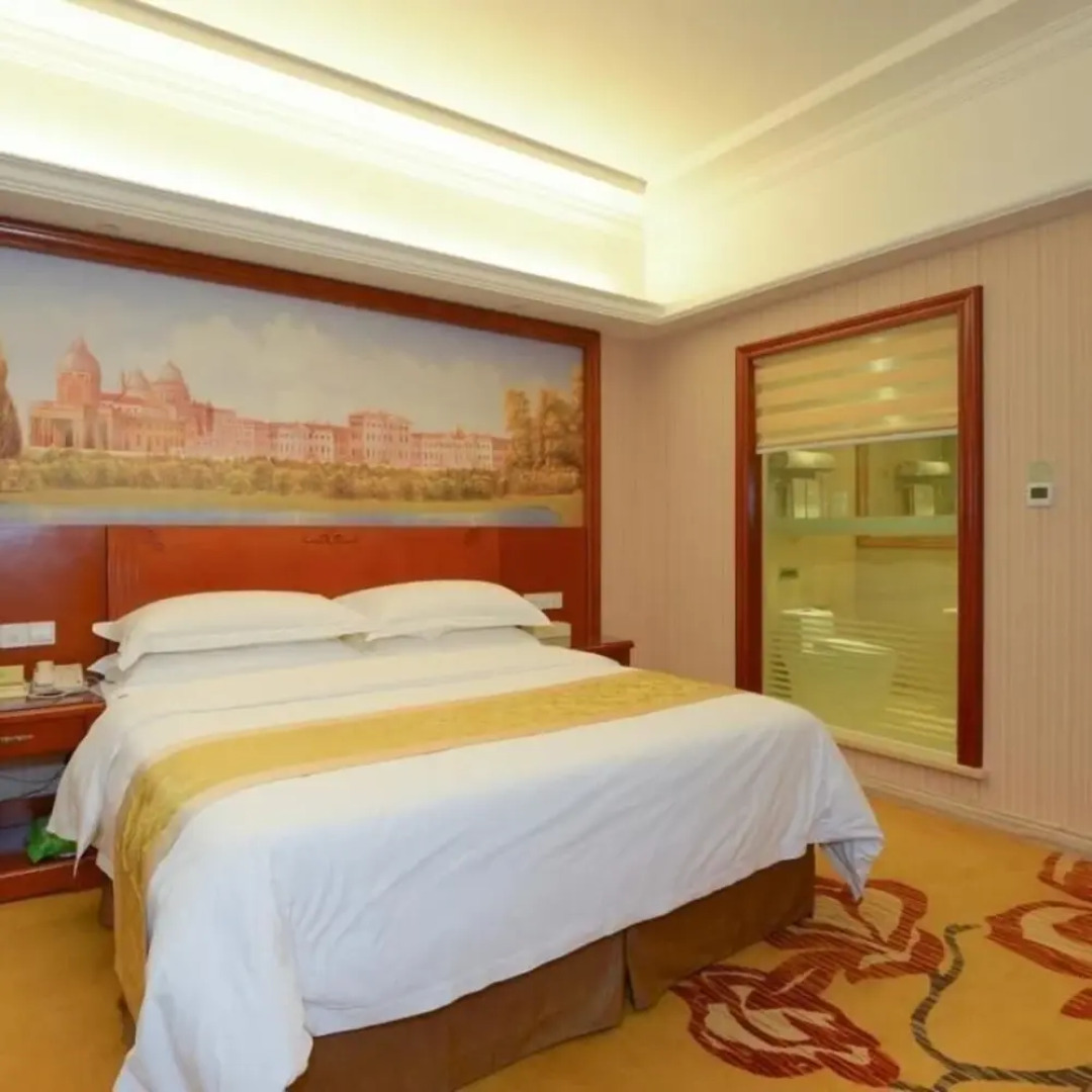 Vienna Hotel Guigang Central Square