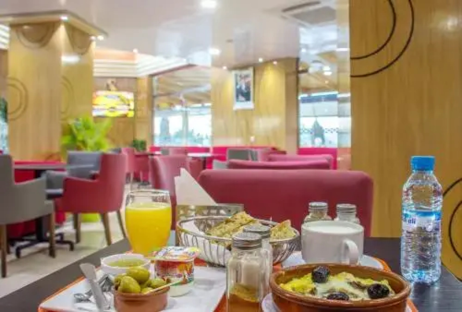 Hotel Hadaik Ain Asserdoune