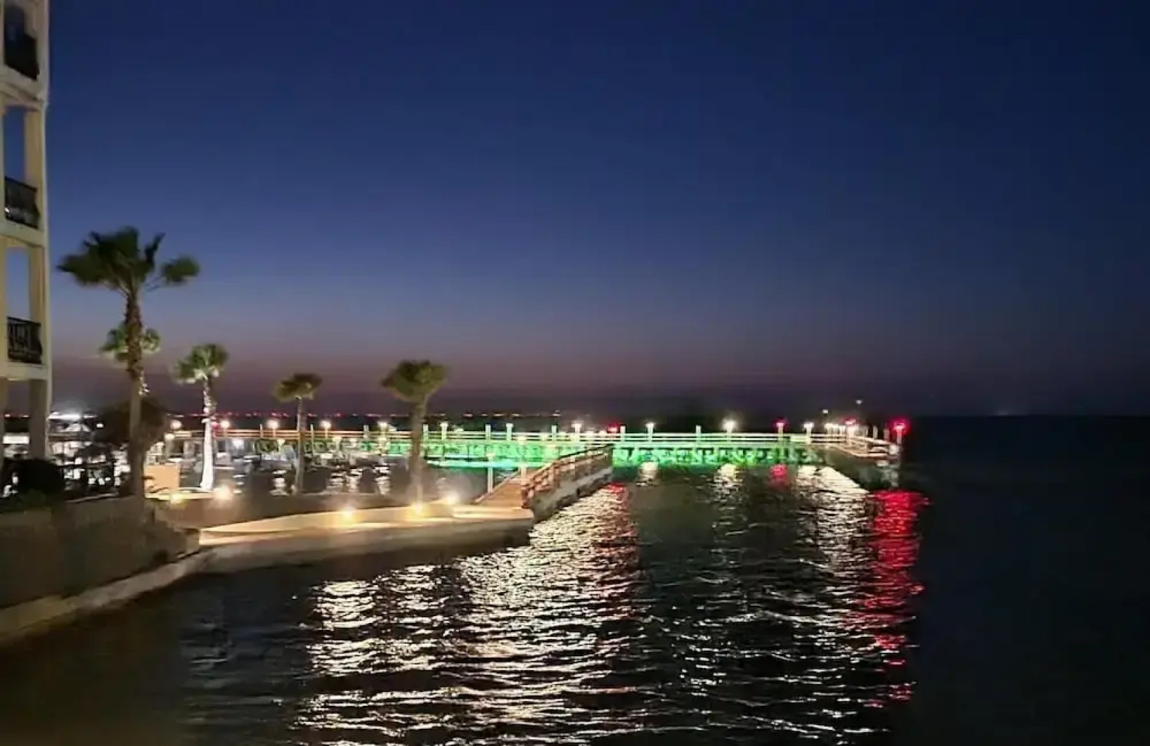 New Waterfront Bungalow Fishermans Paradise 2 Bedroom Home by RedAwning