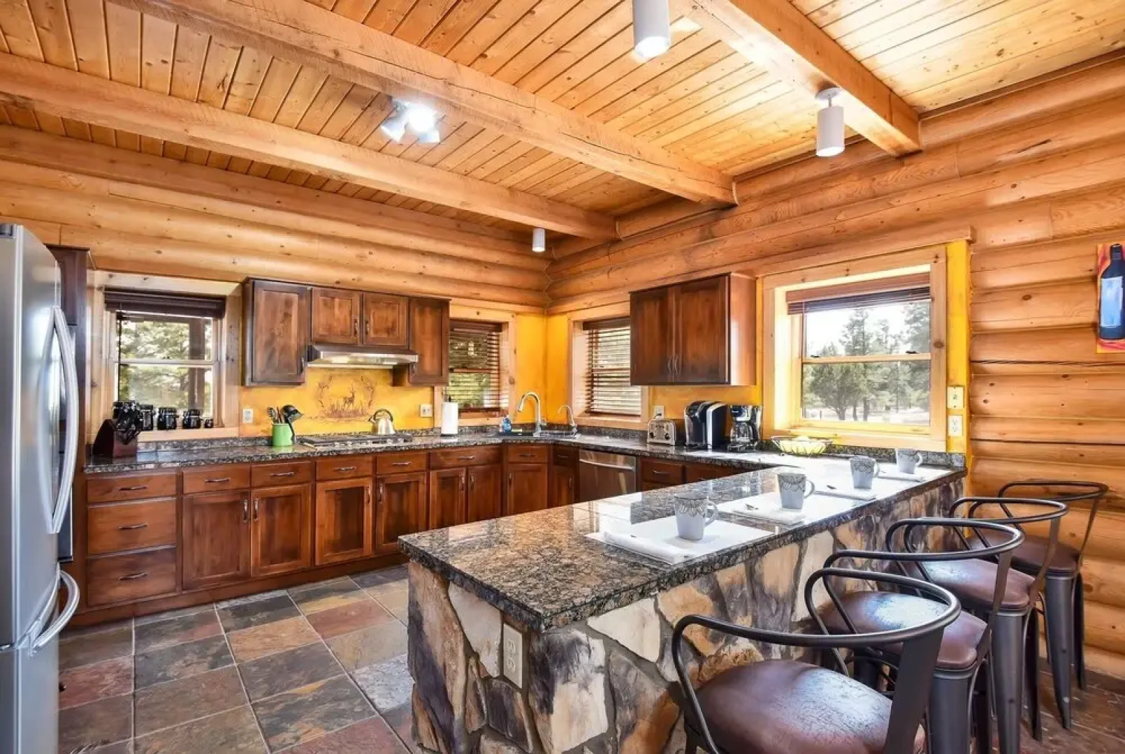 FlagRanch - 4 Br cabin by RedAwning