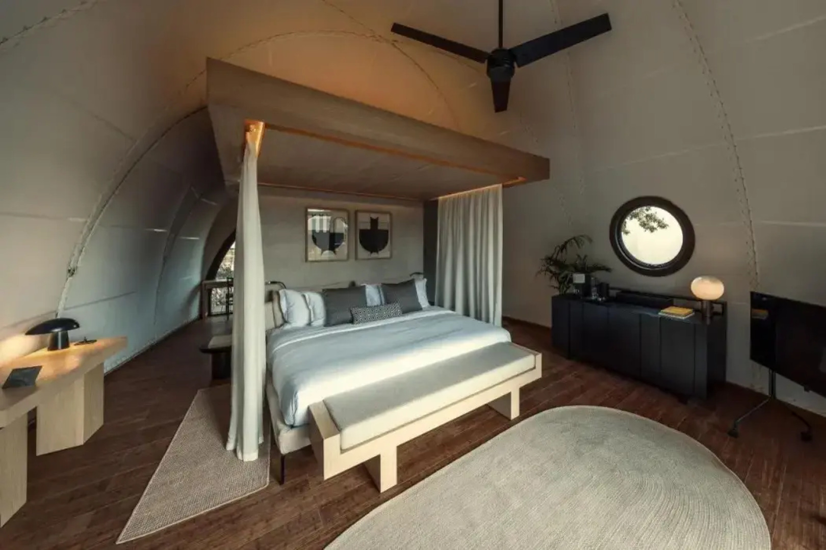 91 Athens Riviera, The Resort