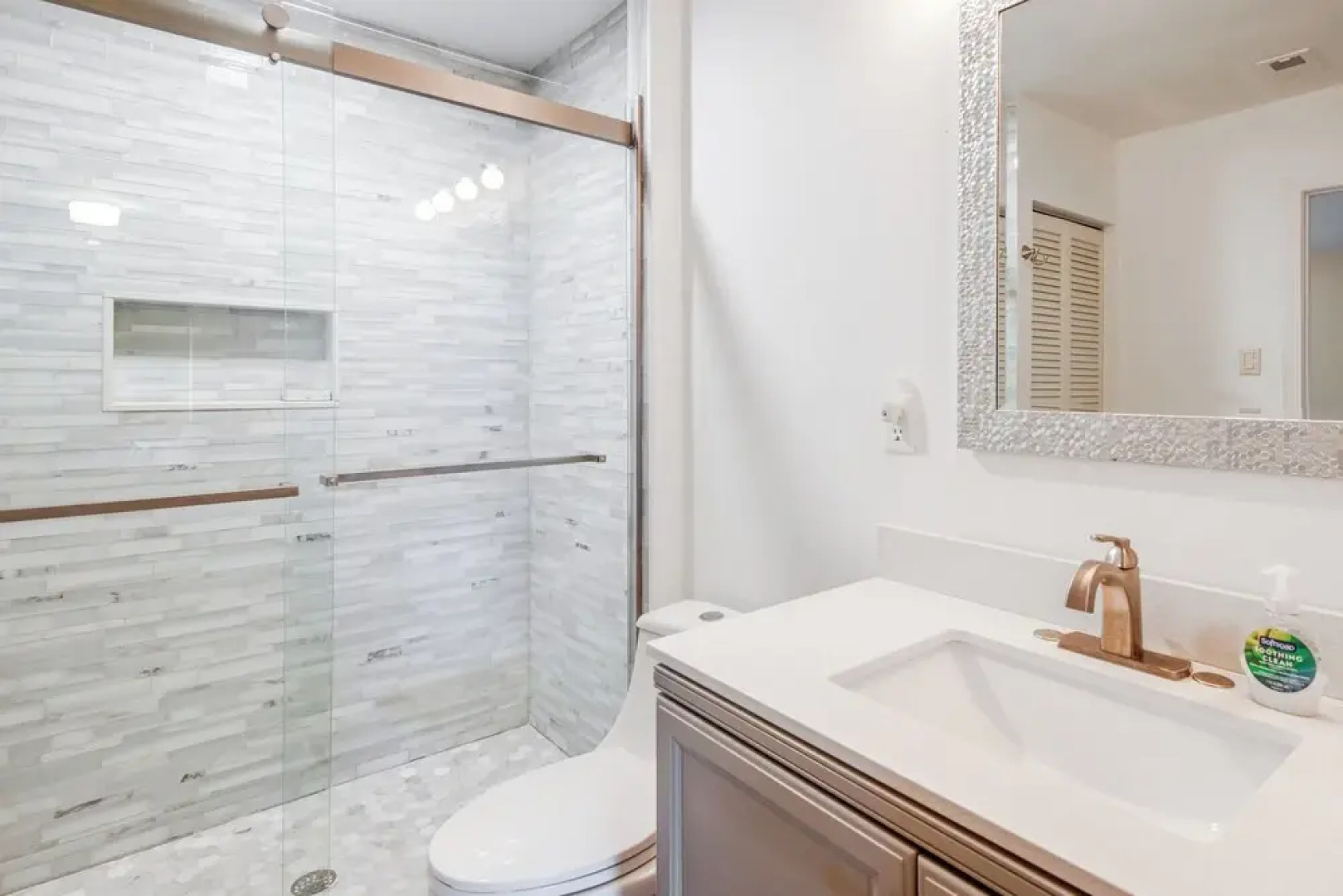 Quaint Welaka Getaway: Steps to St Johns River!