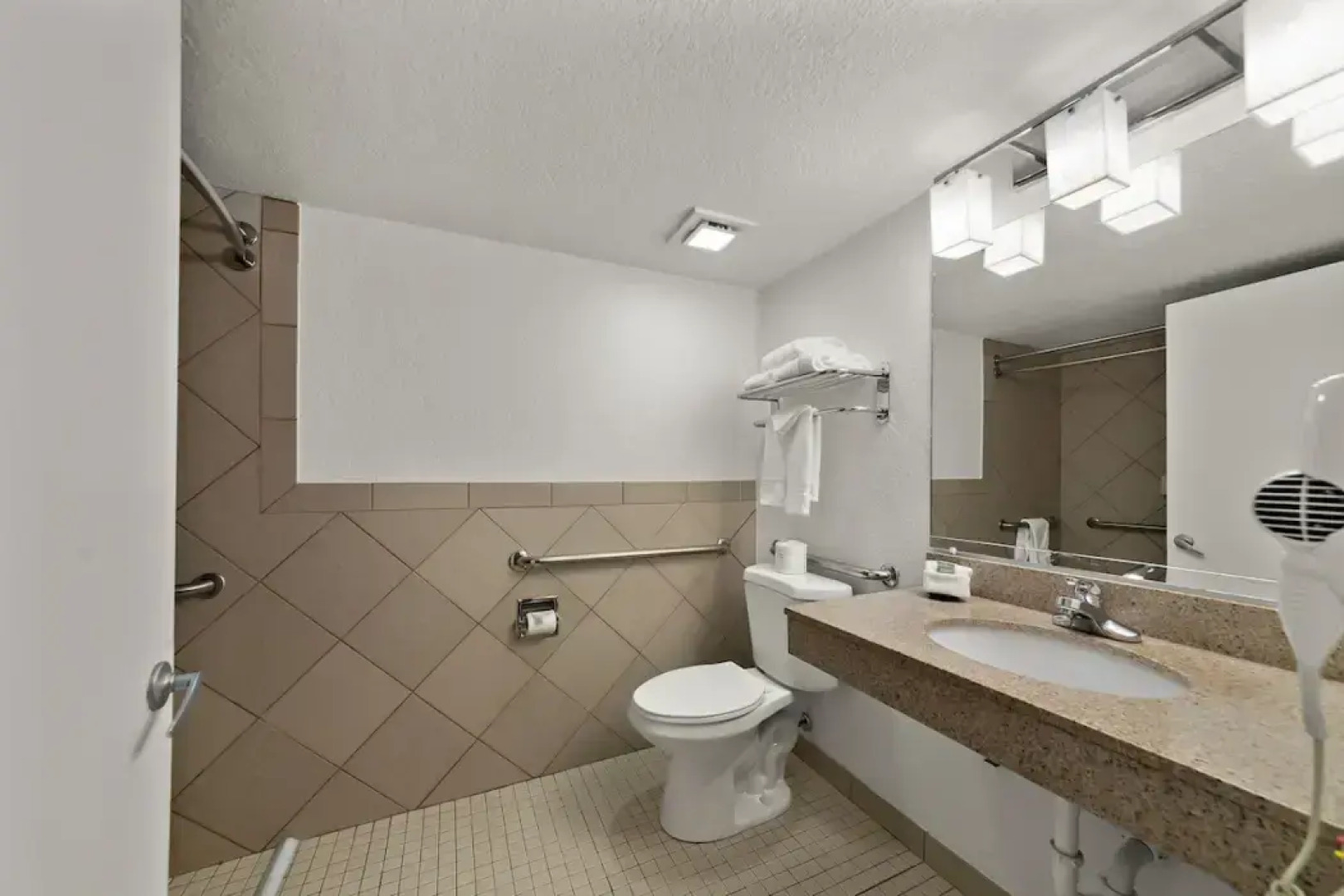 PaddleTail Waterfront Lodge, Trademark Collection by Wyndham