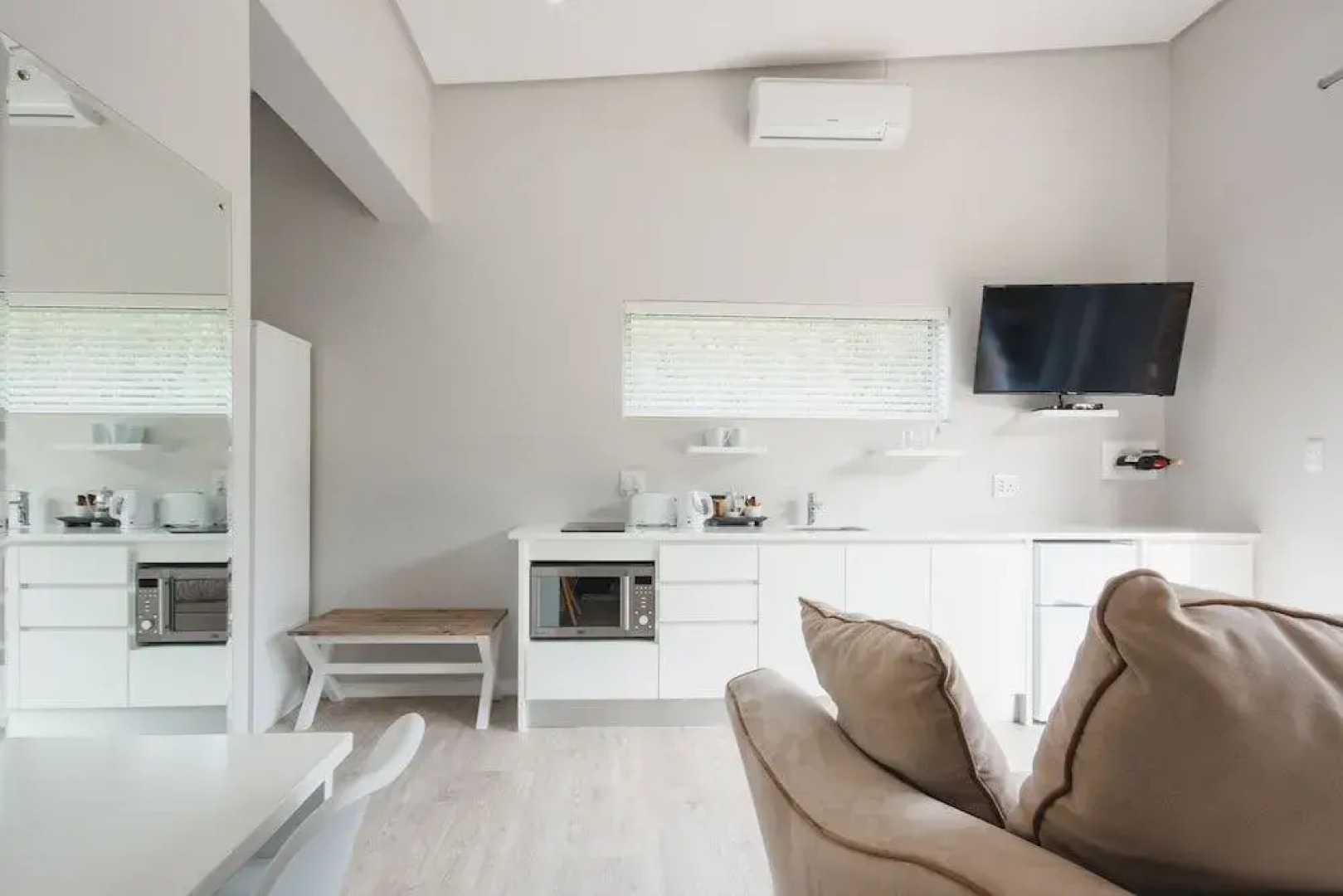 A Riverbed Guesthouse