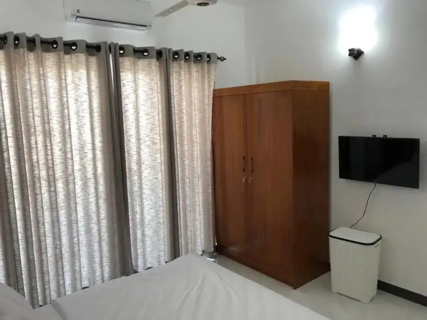 Modern luxury Condo,3 bedroom and 3 bathrooms