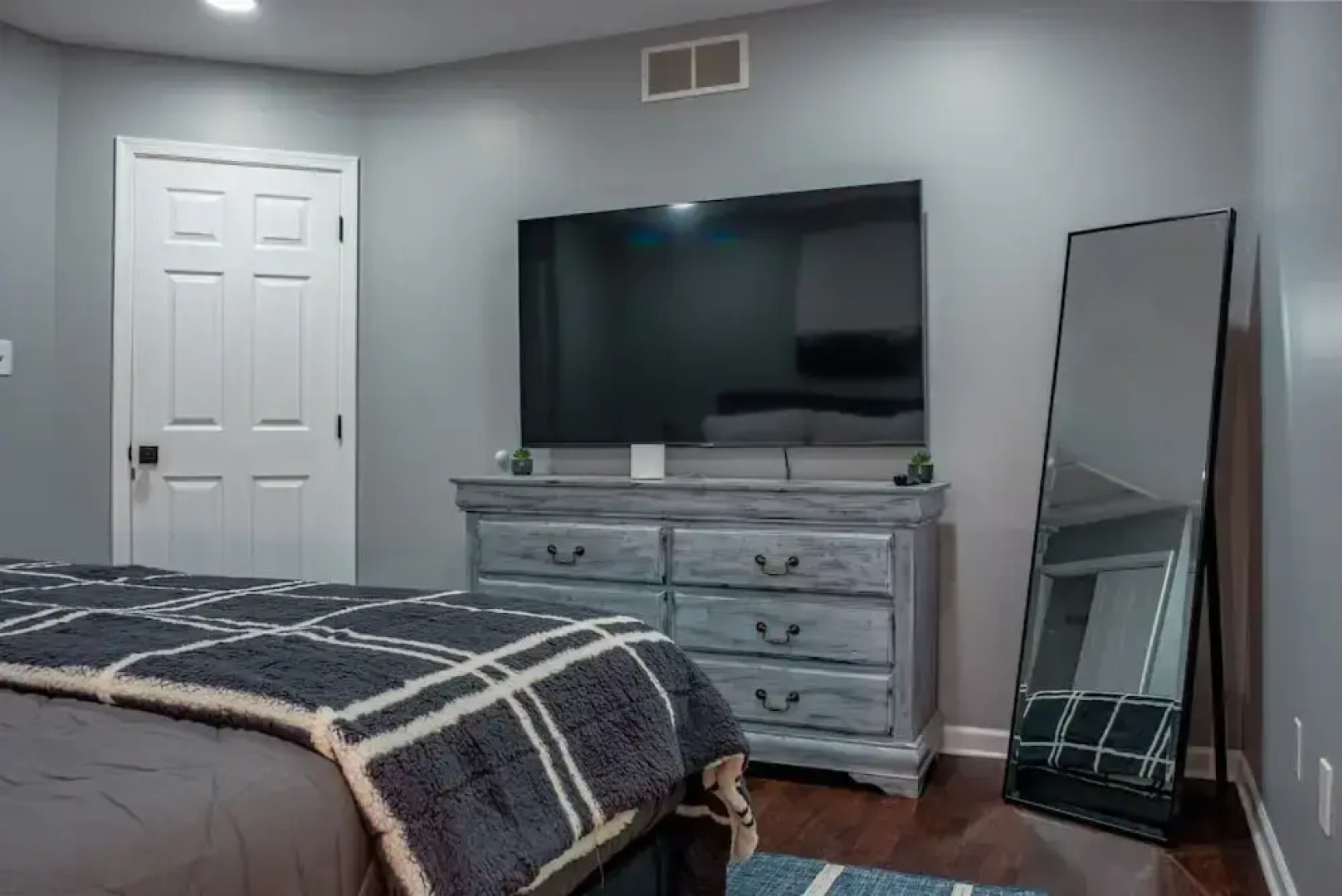 Cozy Modern Villa in New Castle