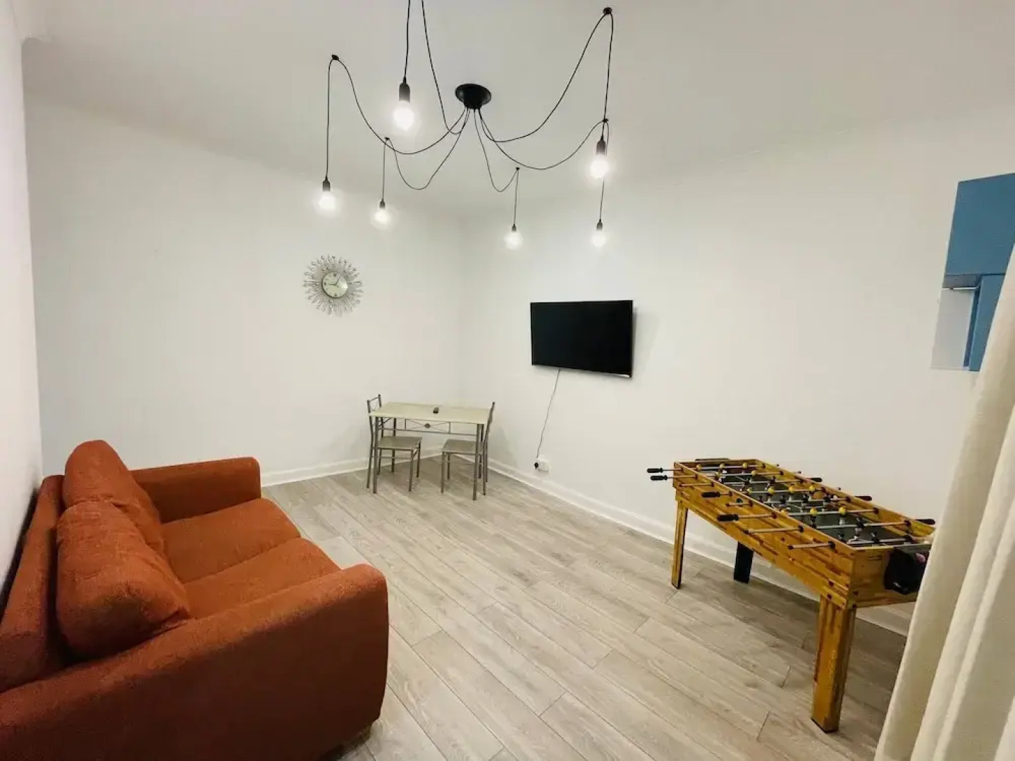 1 Bedroom Pet Friendly Apt Wd Free Wifi, Parking, Netflix & Pool Table. Sleeps 3