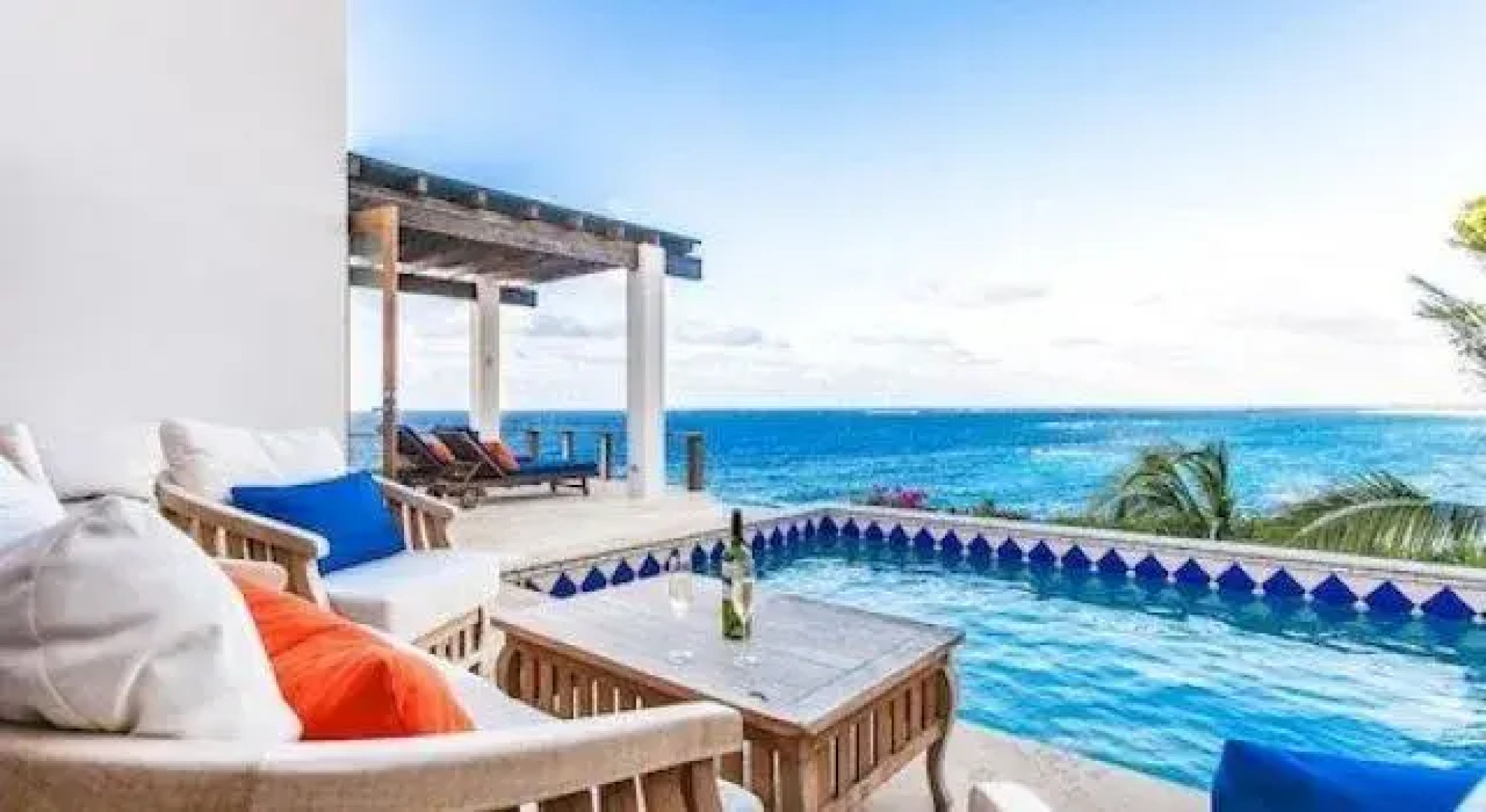 Waves on Shoal Bay Villa