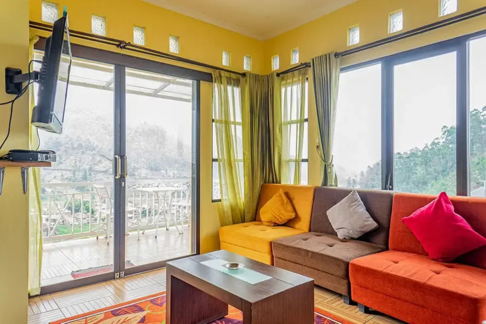 RedDoorz near Kawah Putih Ciwidey