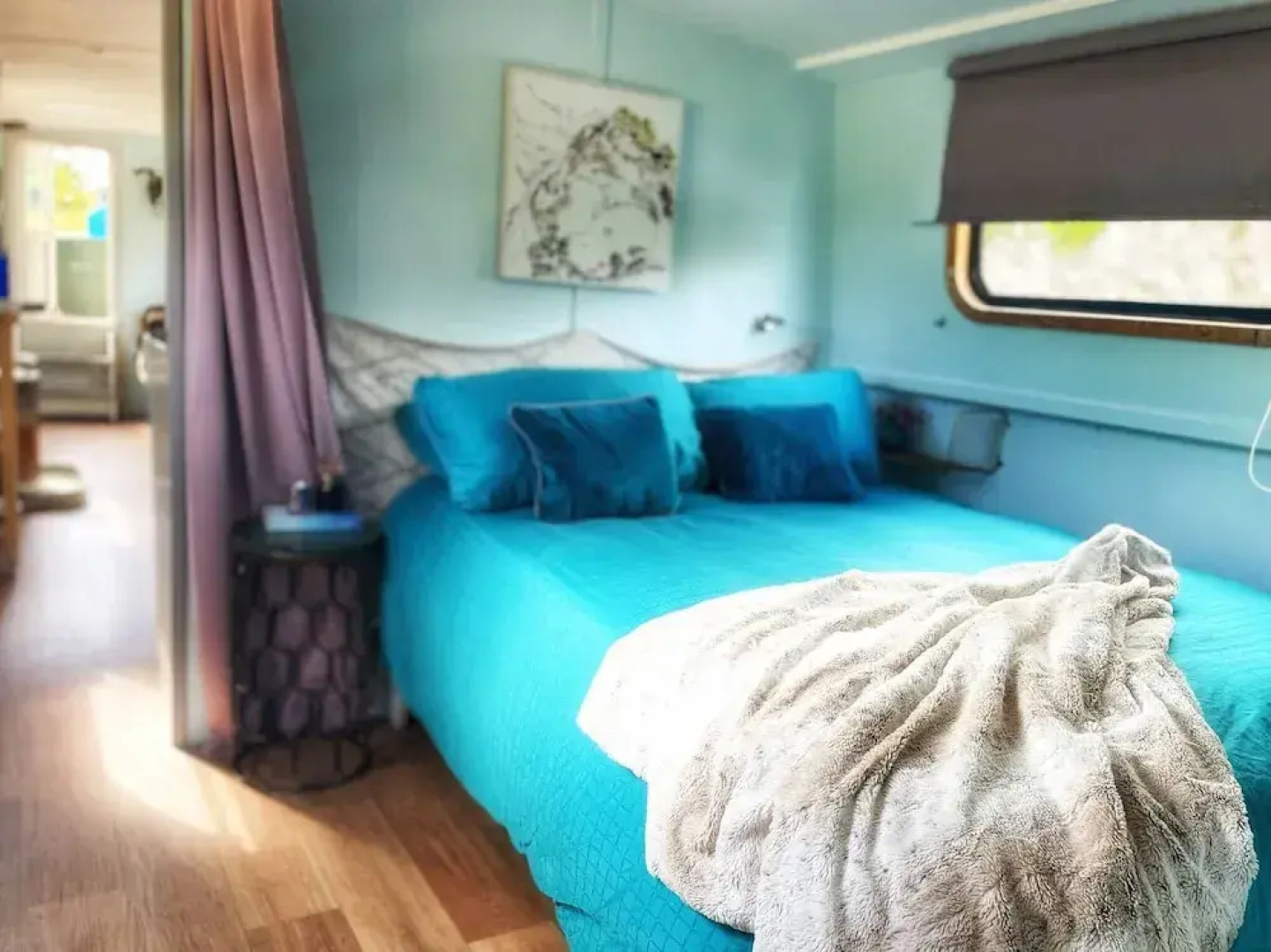 5 Star Stunning Houseboat, no Experience Required! Enjoy the Most Romantic Trip!