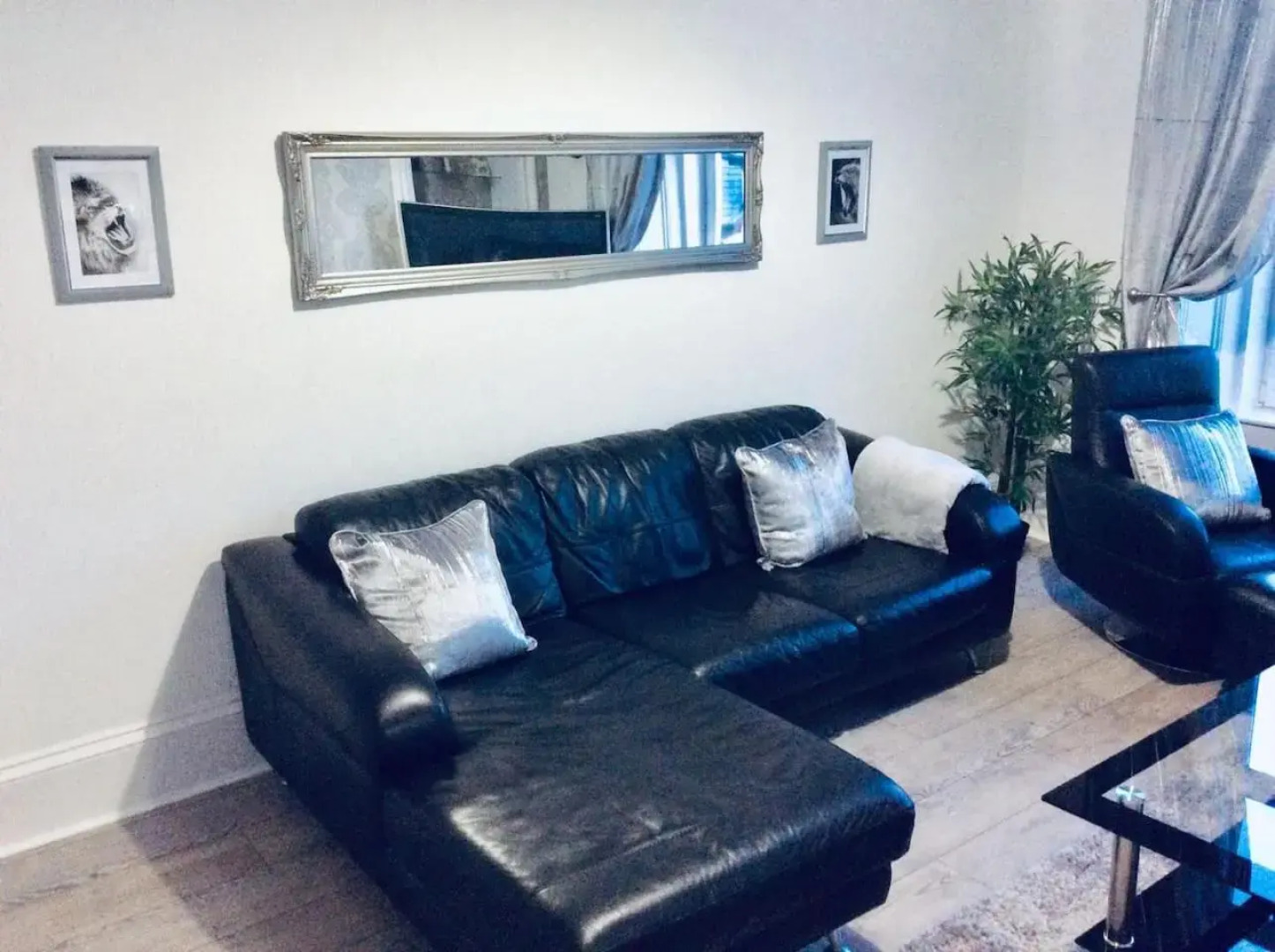 The Lion'S Den On Royal Street