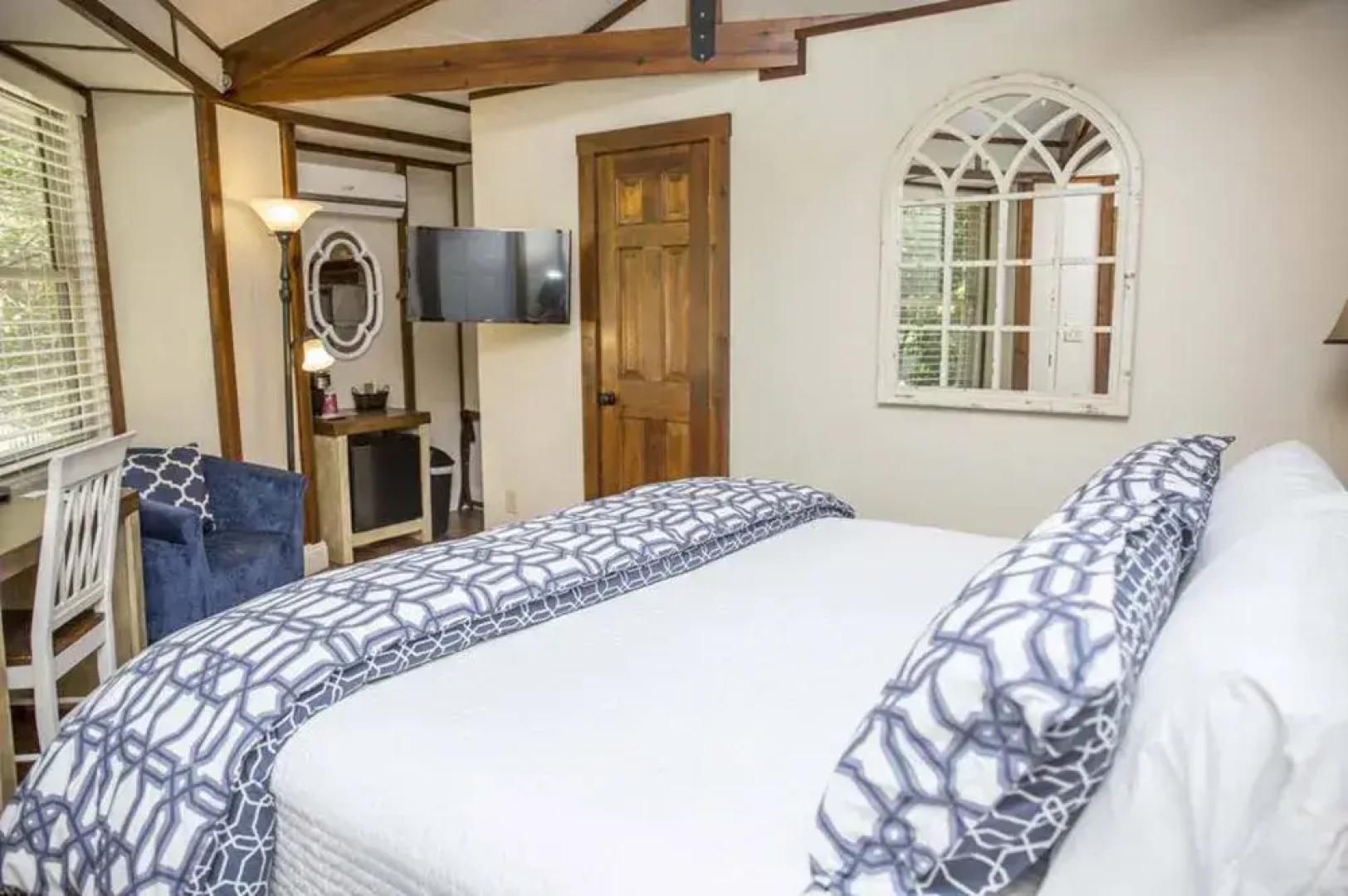 Woodlands Inn Of Sapphire Bed & Breakfast