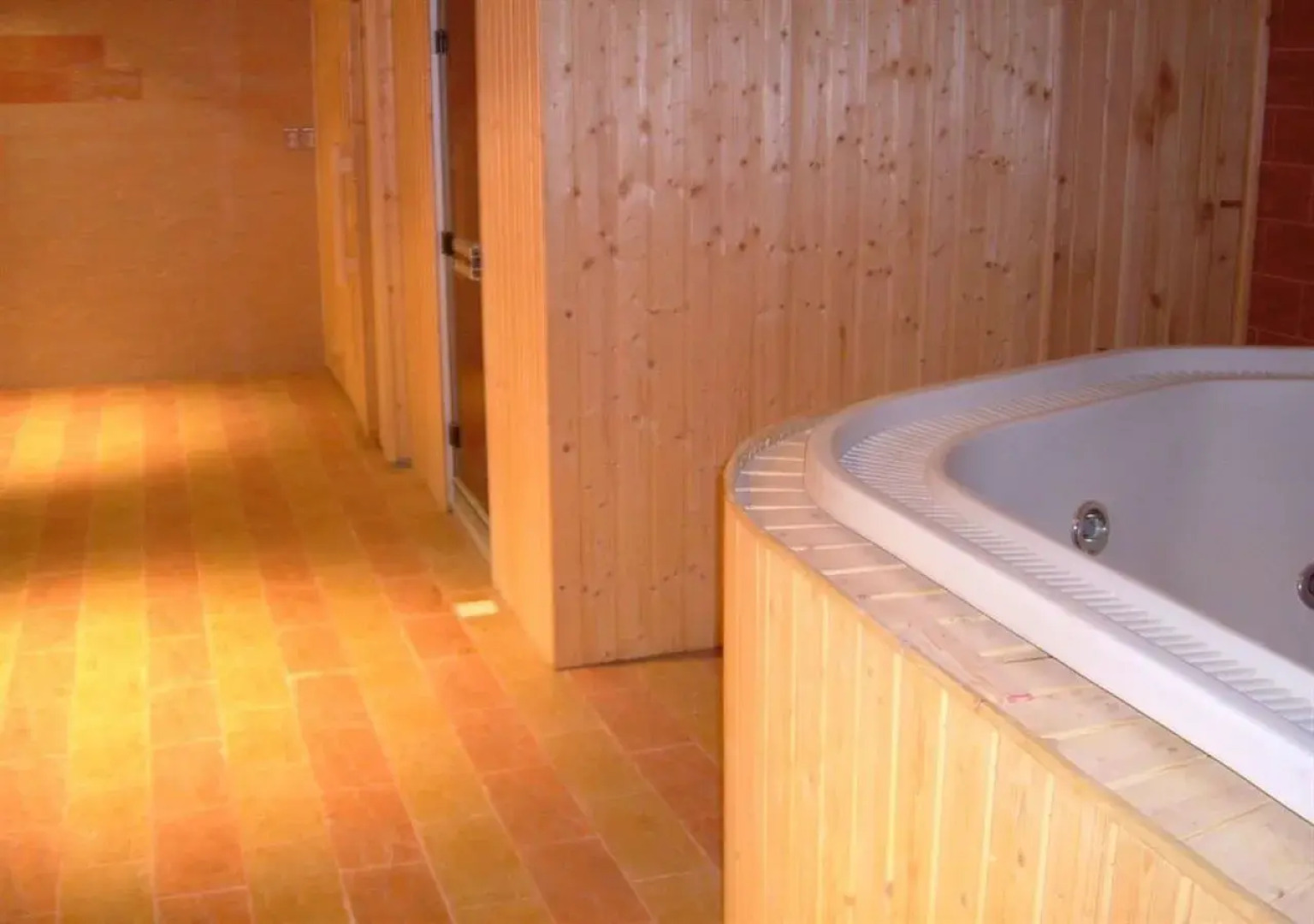 Bilqase Throne Hotel