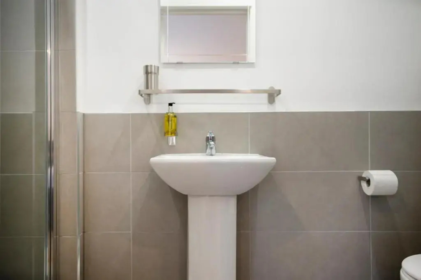 Oliverball Serviced Apartments - Flat D - Modern, top floor, 2 bedroom, 2 bathroom apartment in Central Southsea