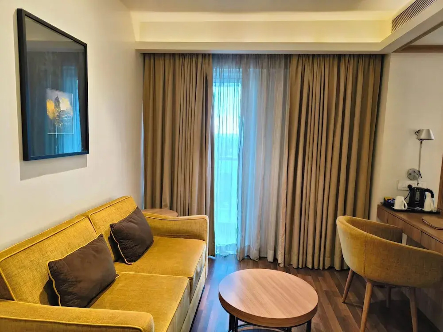 Royal Hometel Suites Dahisar Mumbai