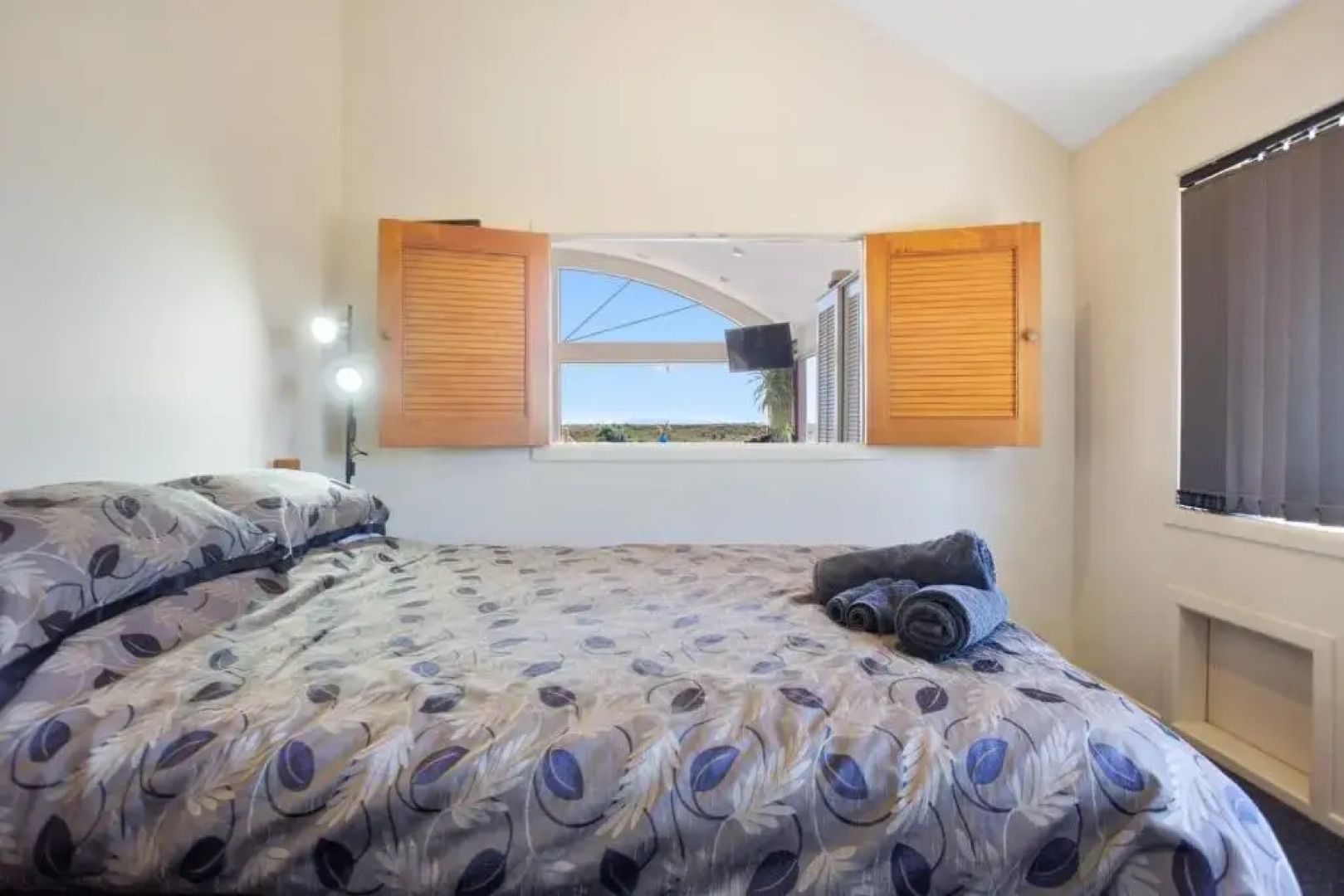 Tuhua Views - Waihi Beach Holiday Home