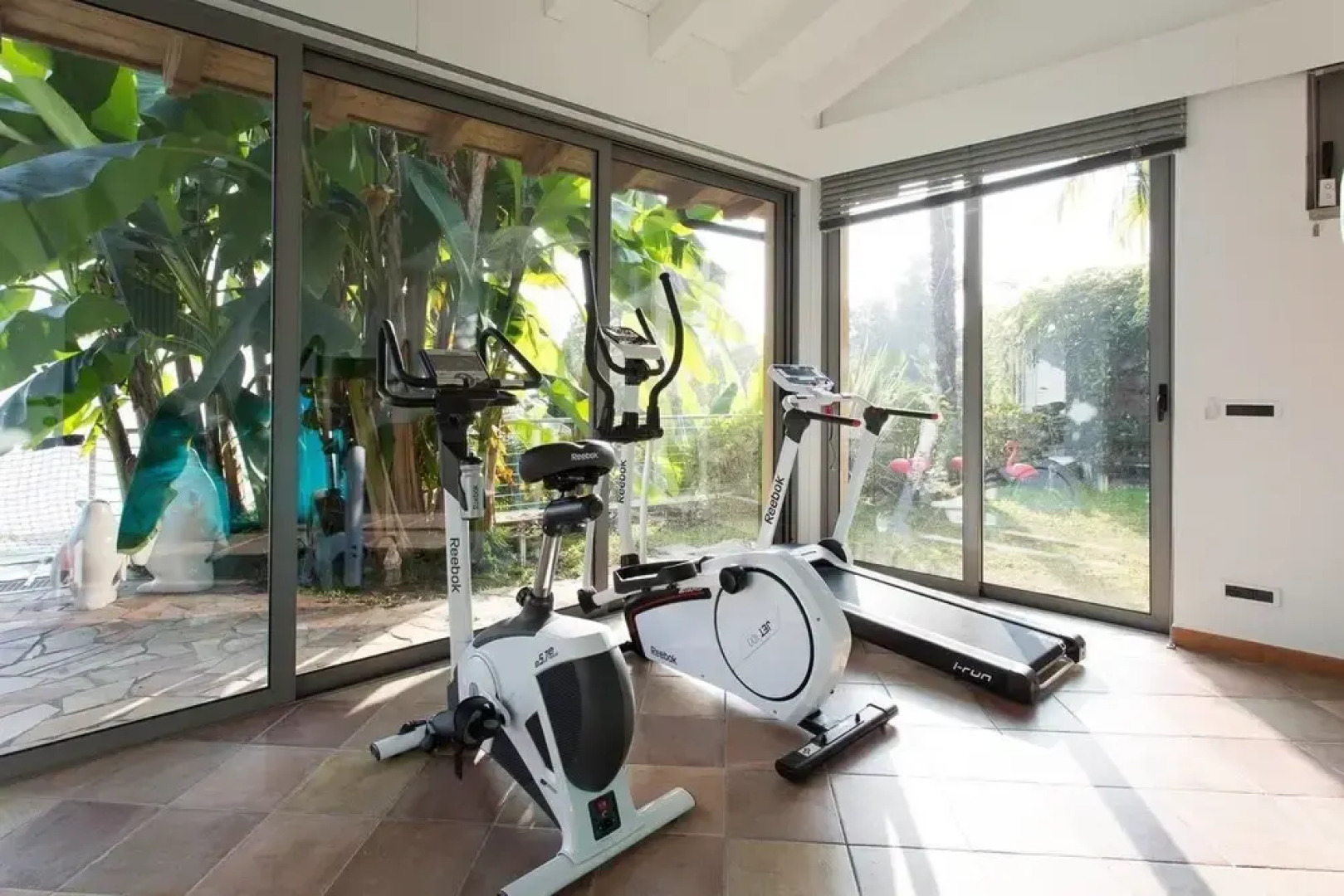 Luxury Italian Lakes Villa With Private Pool, Gym, Bbq, Wifi, Lake Views