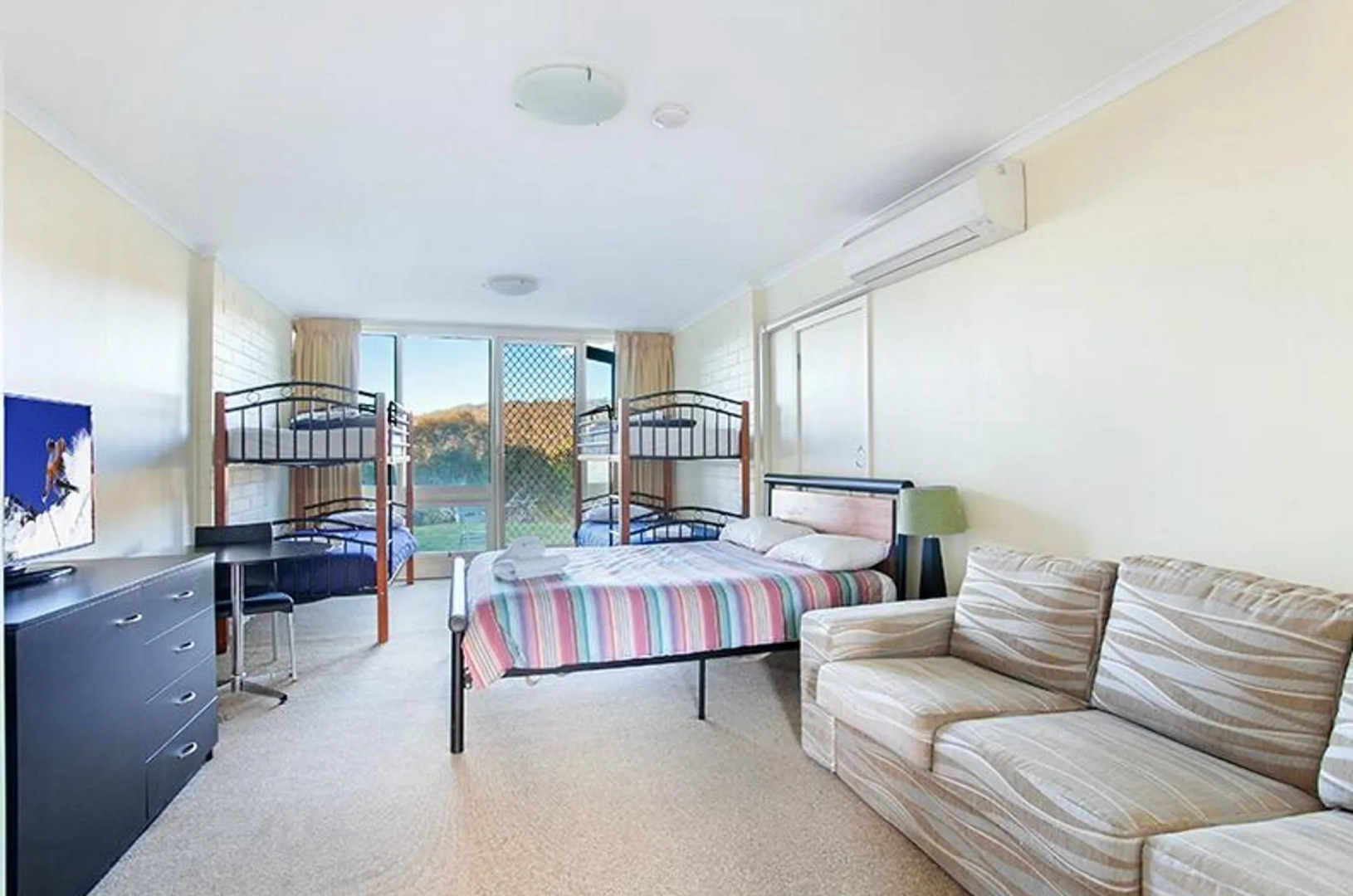 Lake Jindabyne Hotel