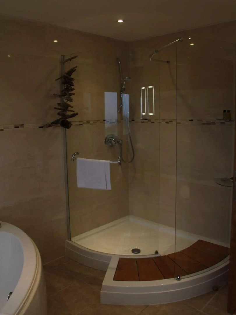 Admiralty Hotel & Restaurant