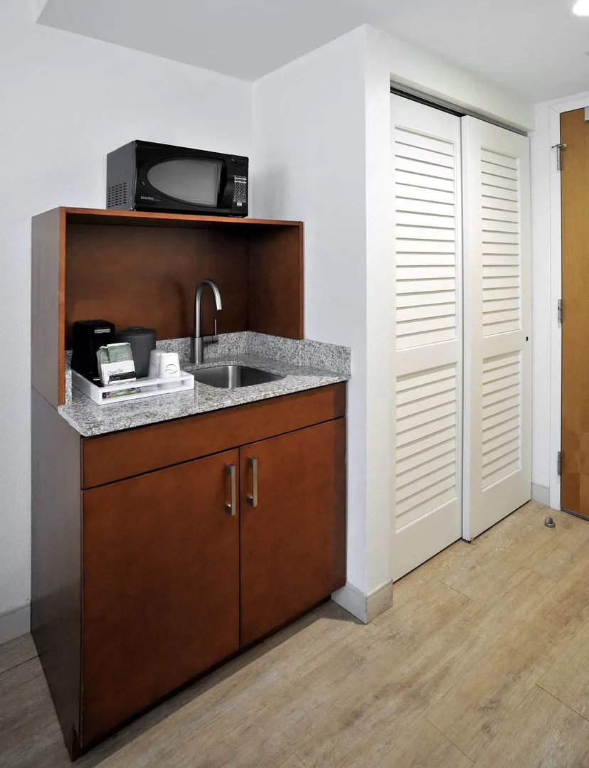 Hotel Dello Fort Lauderdale Airport, Tapestry Collection by Hilton