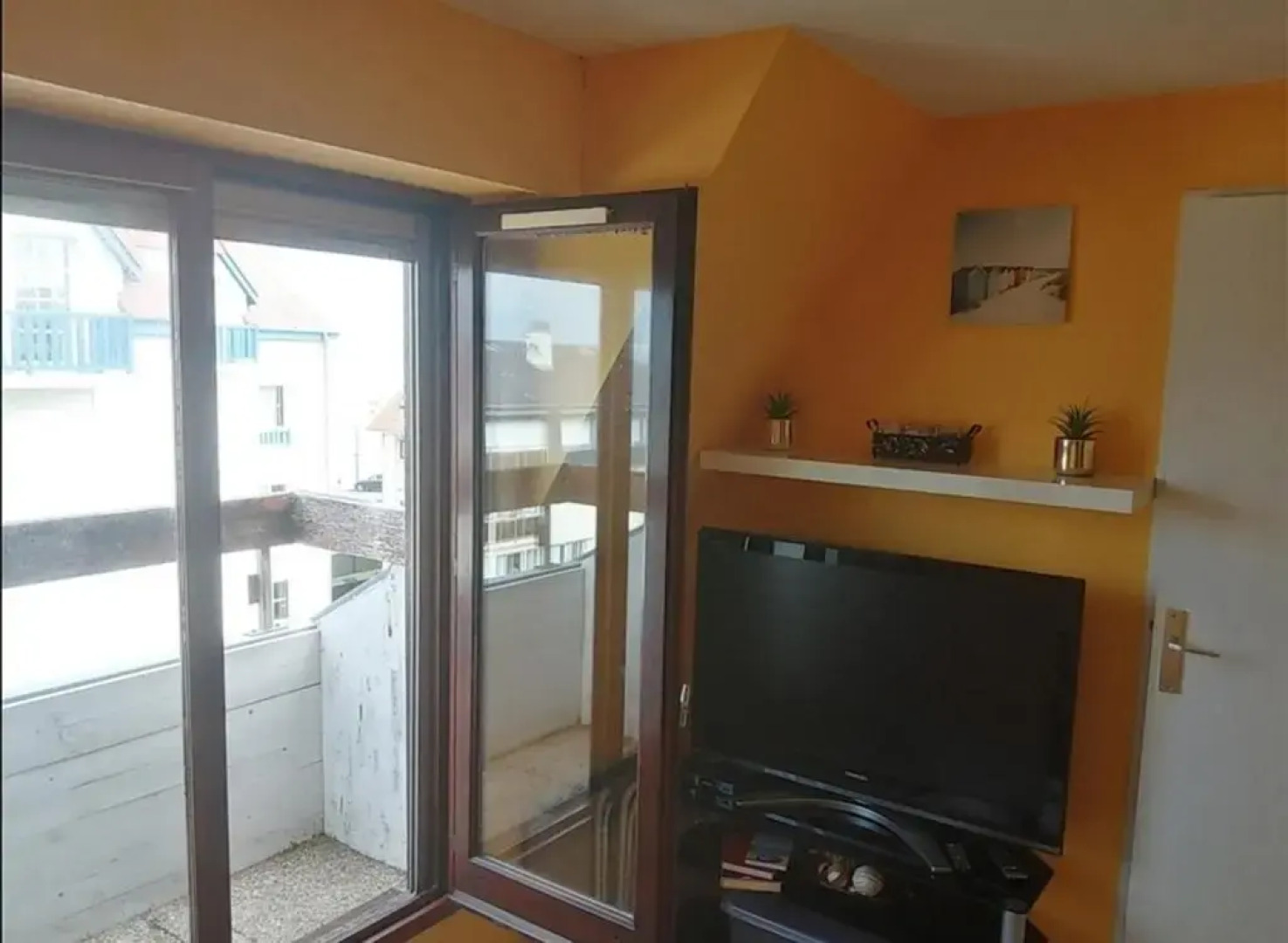 Appartement à 50 m de la plage avec WIFI et Netflix