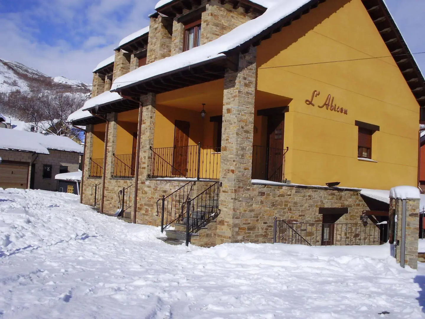 Apartamentos Rurales L´Abiseu