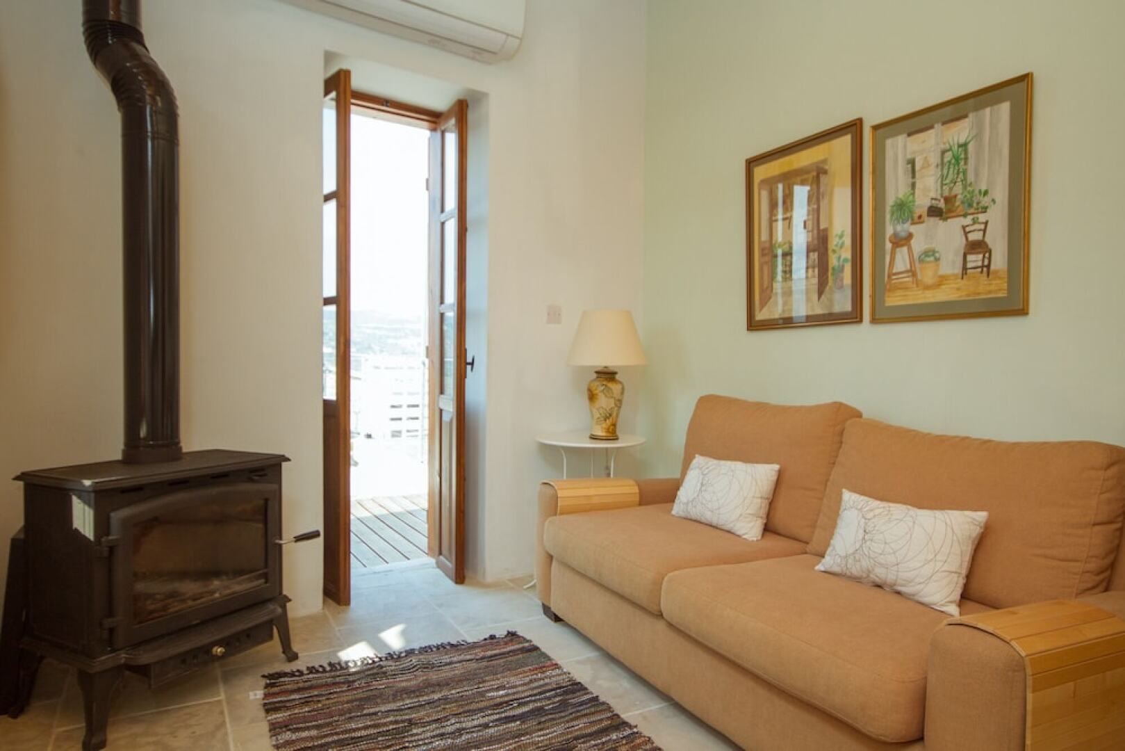 Thyone Uno Bal Cottage