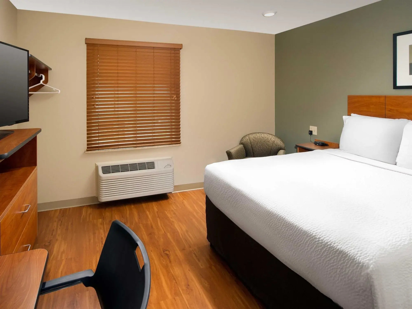 WoodSpring Suites Chicago Romeoville