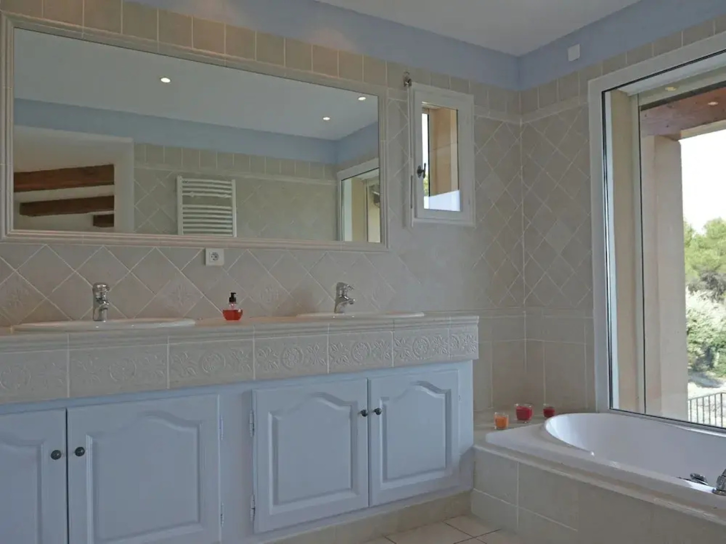 Captivating Home in Murs France With Private Swimming Pool