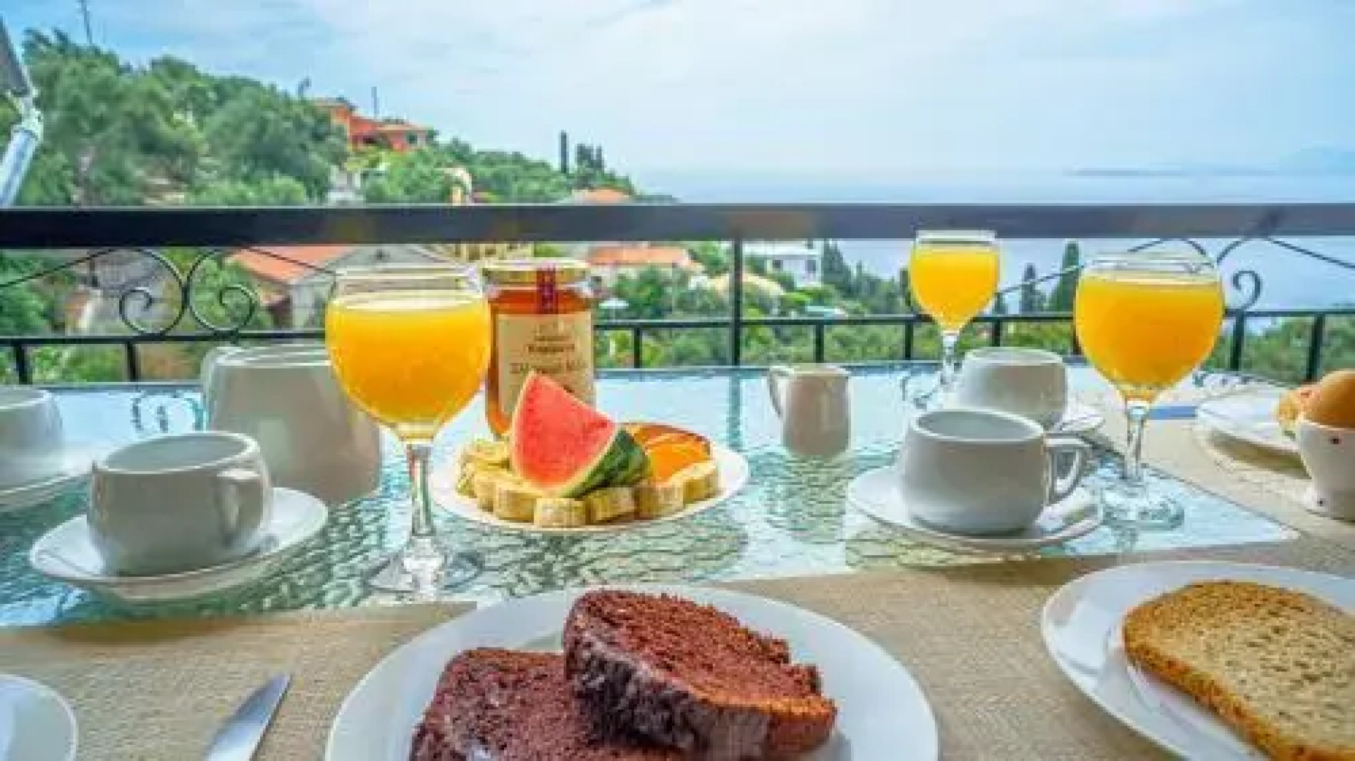 Zeus Pool Apartments