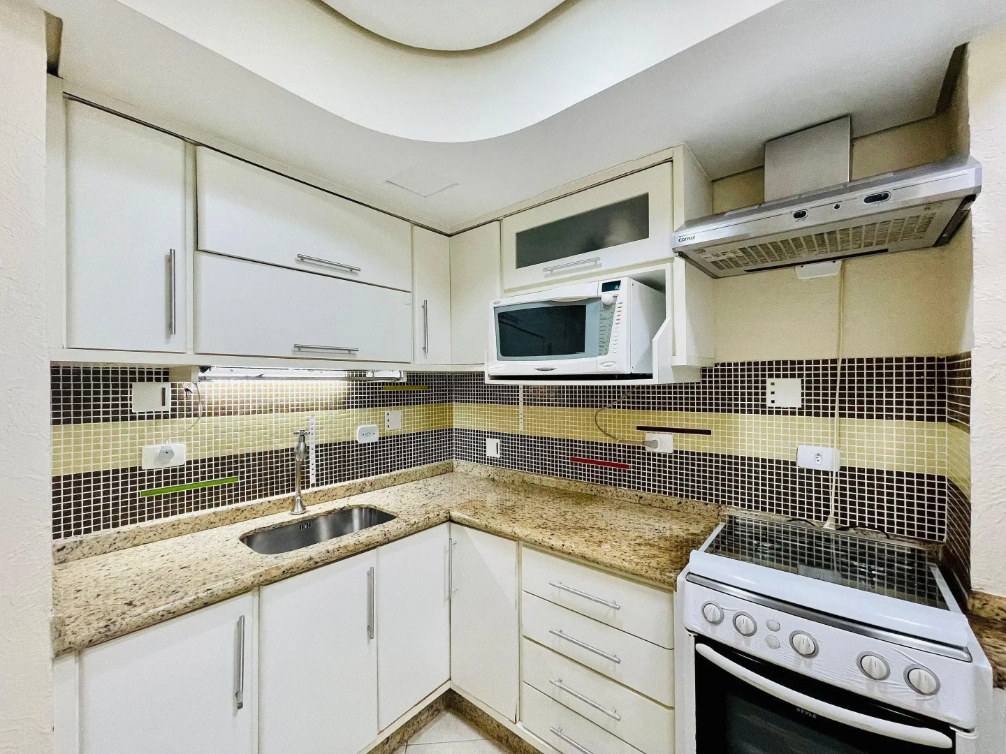 Apto c/ piscina e vista para o mar - Caraguatatuba