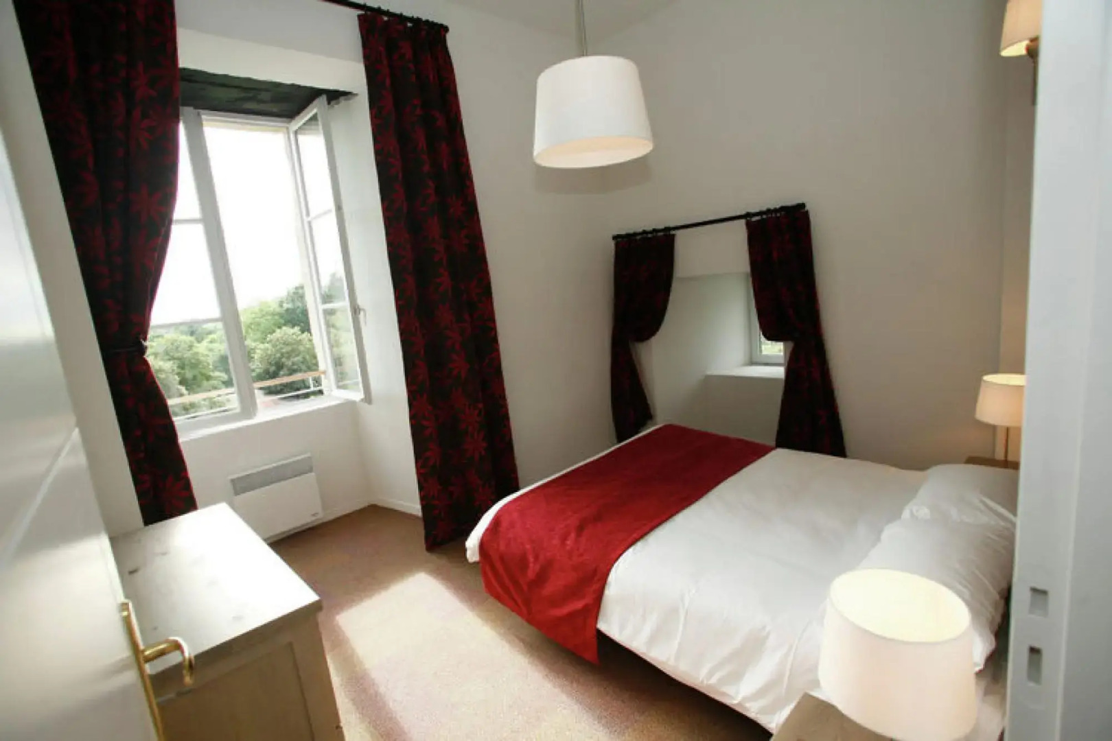 Nice Apartment in a Castle not far From the Breton Beaches