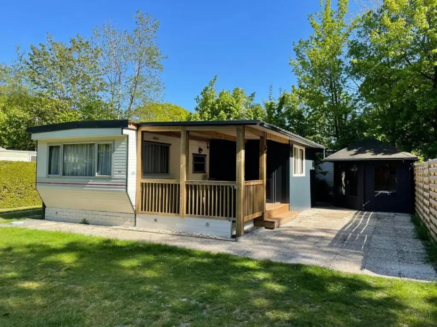 Chalet 't Rijsterbos op camping met zwembad!