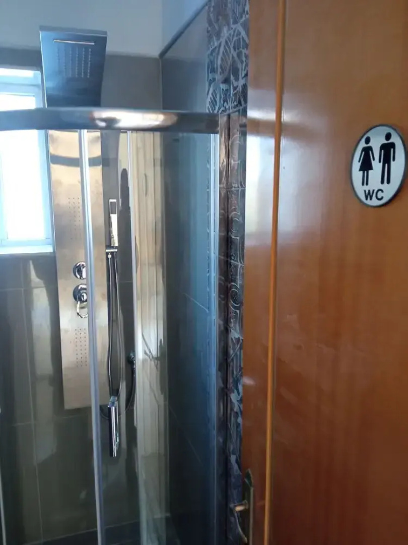 Agios Georgios - 2 Beds - Sleeps 5 - Free Parking