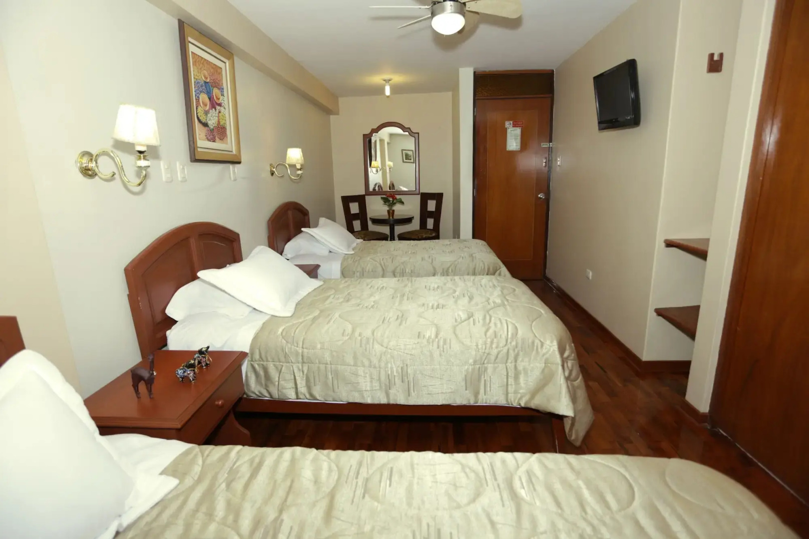 Hotel Manhattan Inn Airport