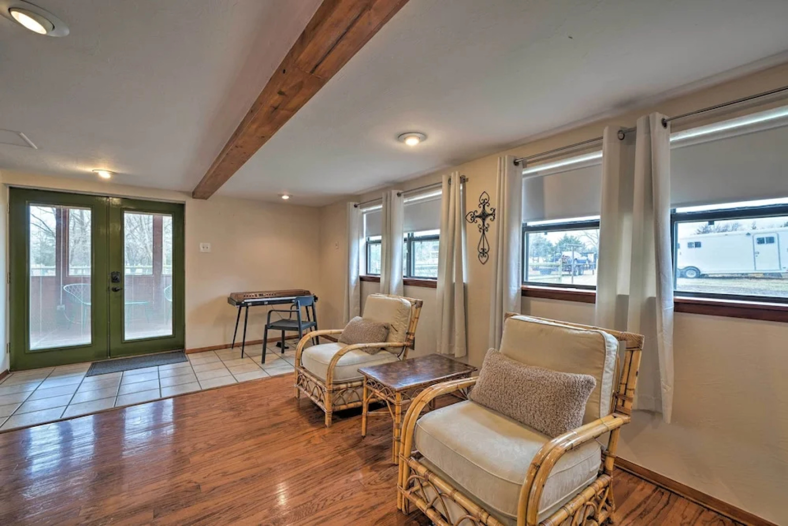 Bohemian Home w/ Screened Porch, 3 Mi to Lake!