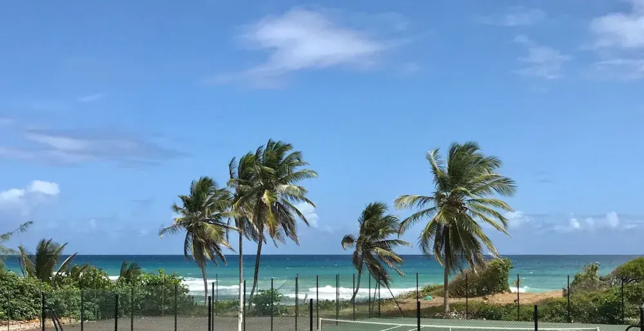 Ti. Maanga vue mer et pieds dans l'eau