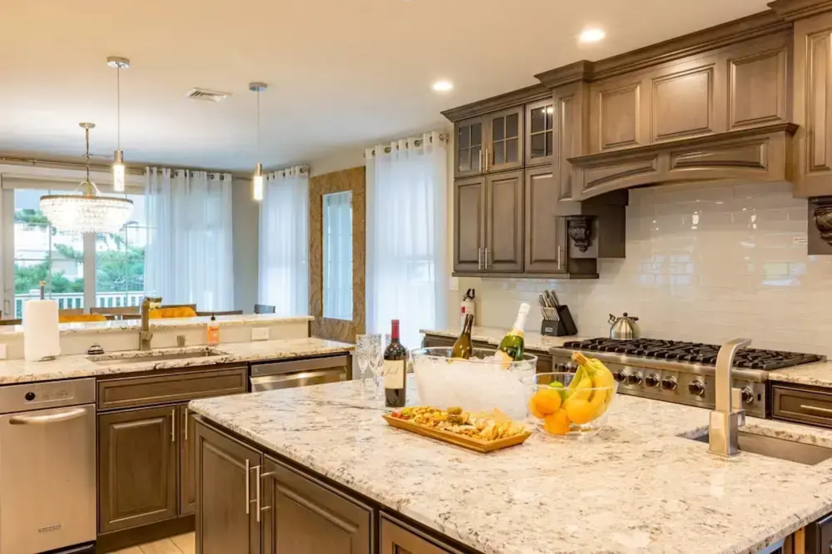 Spacious 6BR Beach Home With Elevator Decks - Ideal for Family Holidays Winter Escapes