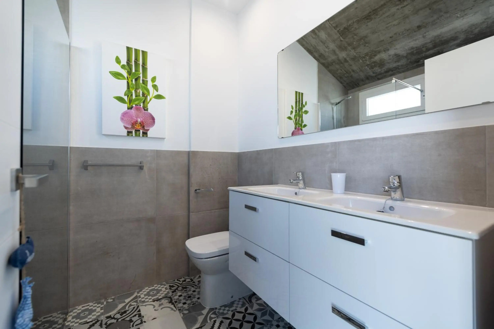 Durmiendo sobre el mar, Vivienda Los Riscos