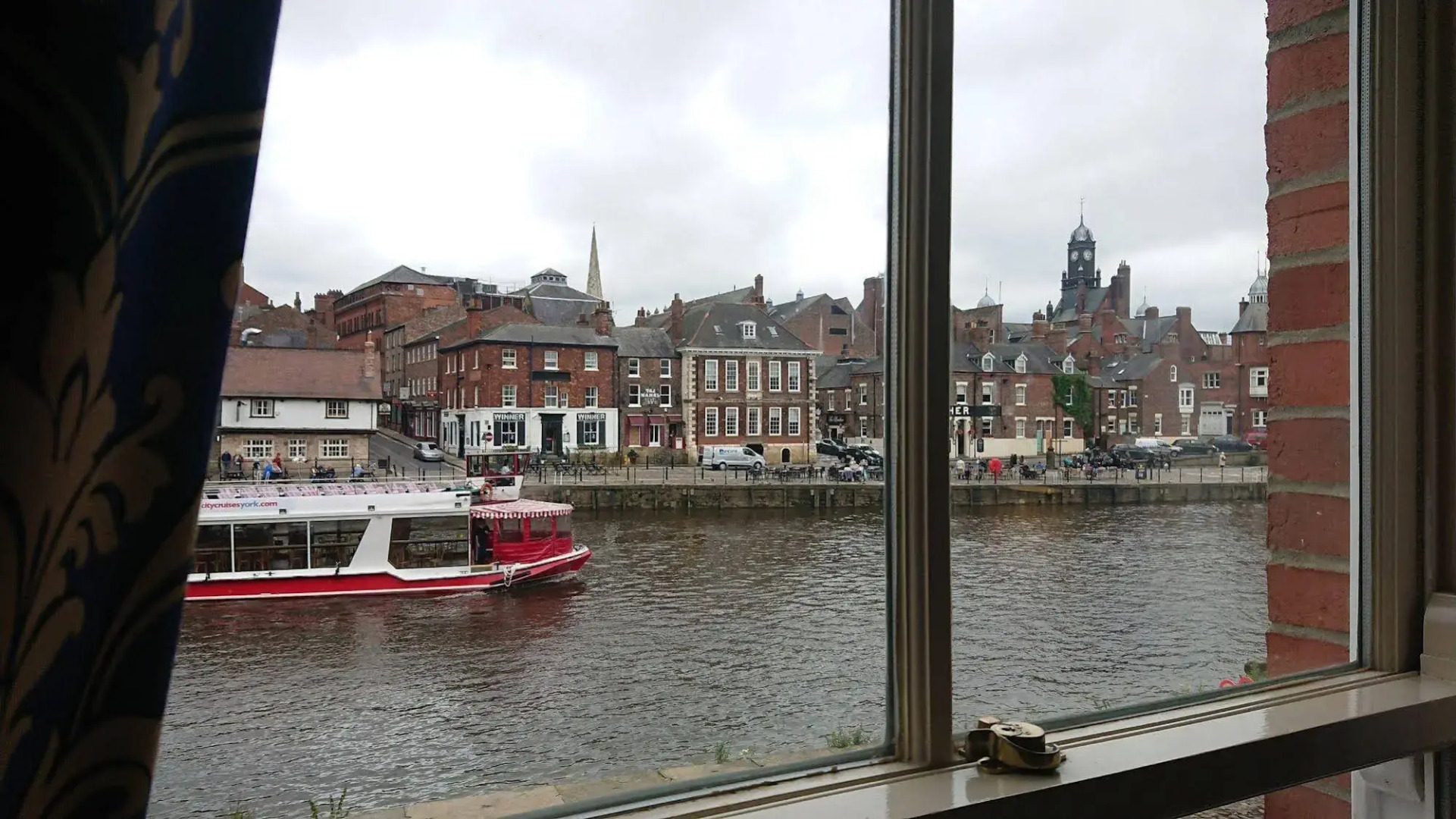 The Queens Hotel & Victoria Cloisters