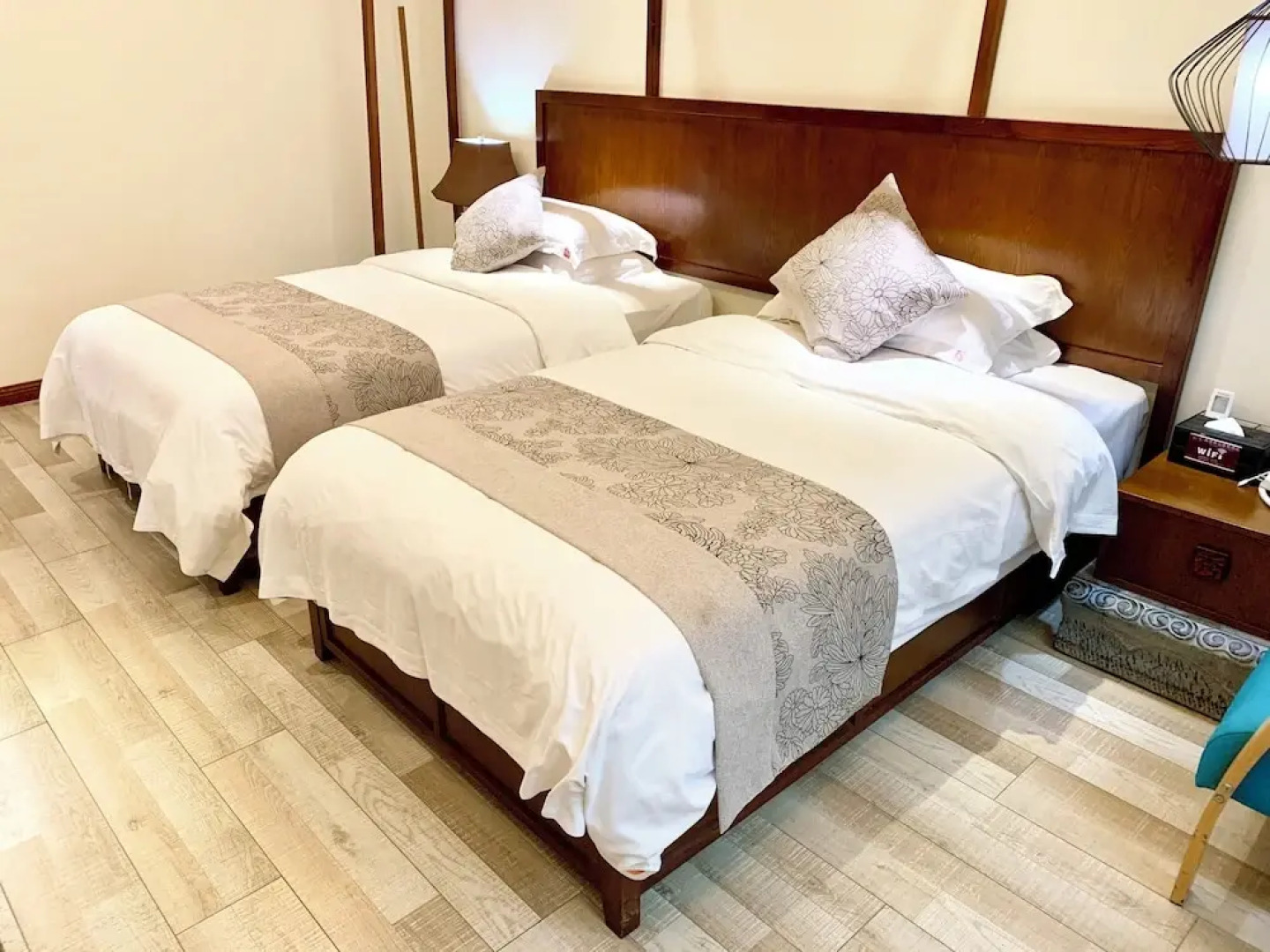 Guilin Crystal Crescent Moon Hotel