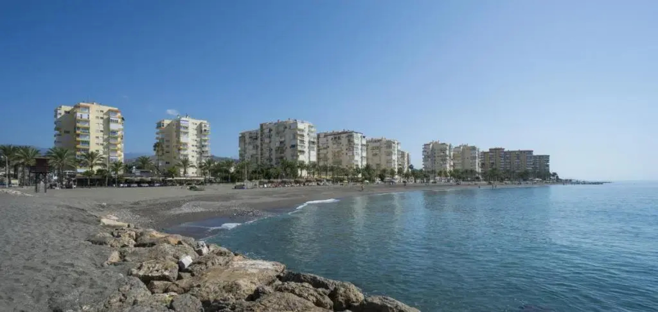 Valparaiso Apartment 50 mts from Beach, pools, sea views, tenis, terrace