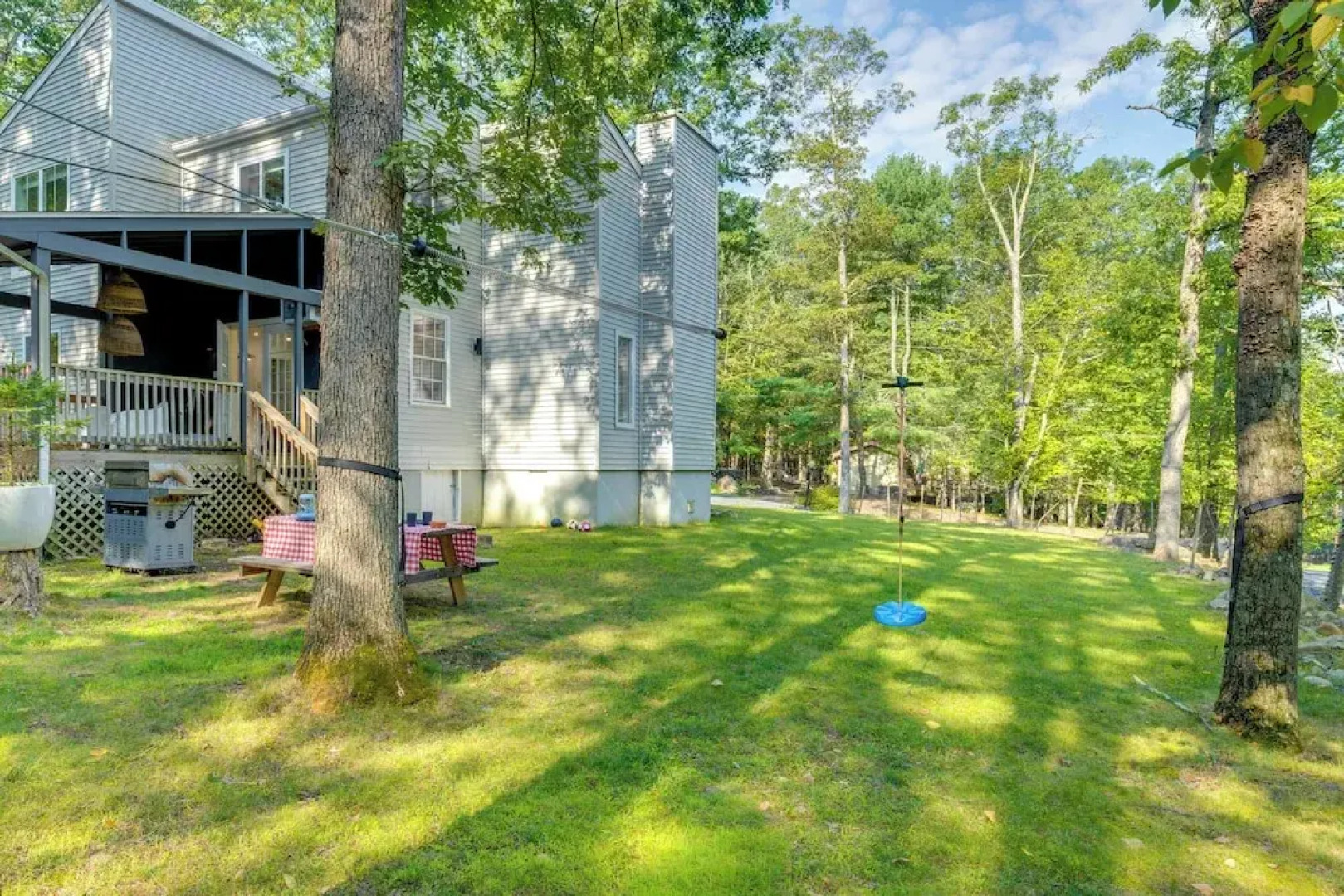 Private Yard, Playset: Family Home in Penn Estates