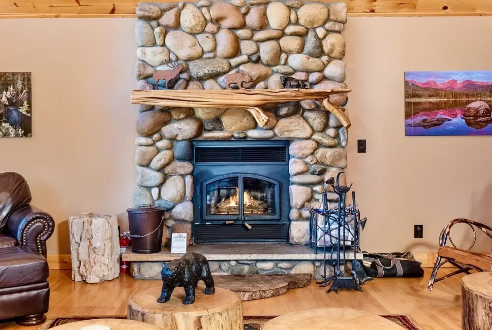 Awestruck Luxury Vacation  At Windcliff 3 Bedroom Home by RedAwning